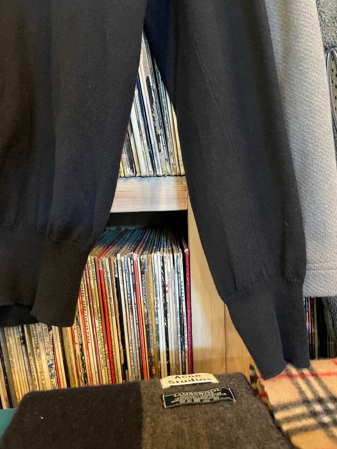 버버리 타탄체크 숄더패치 브이넥 니트 상품이미지4