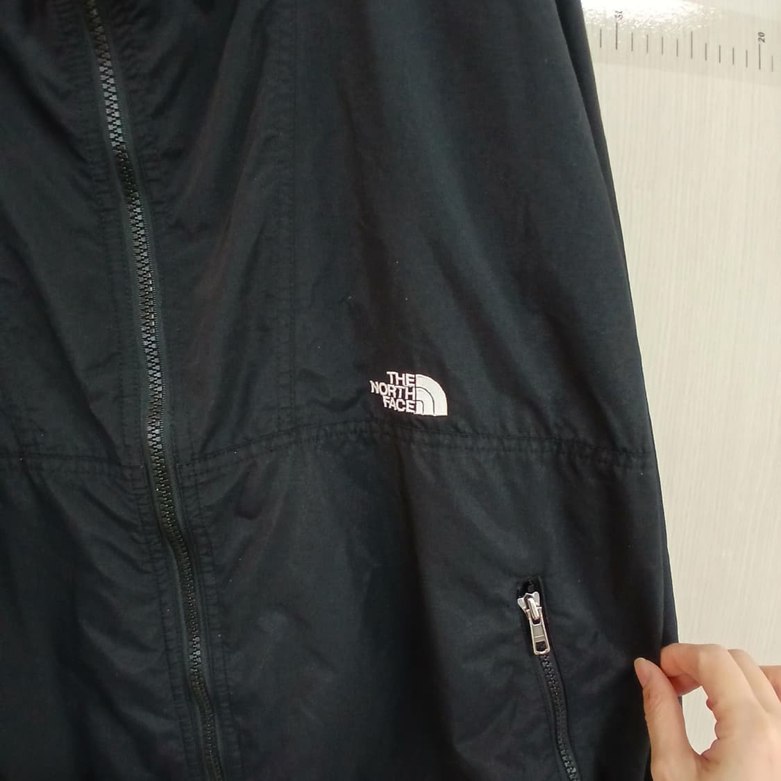 노스페이스 블랙 후드 바람막이 자켓 상품이미지3