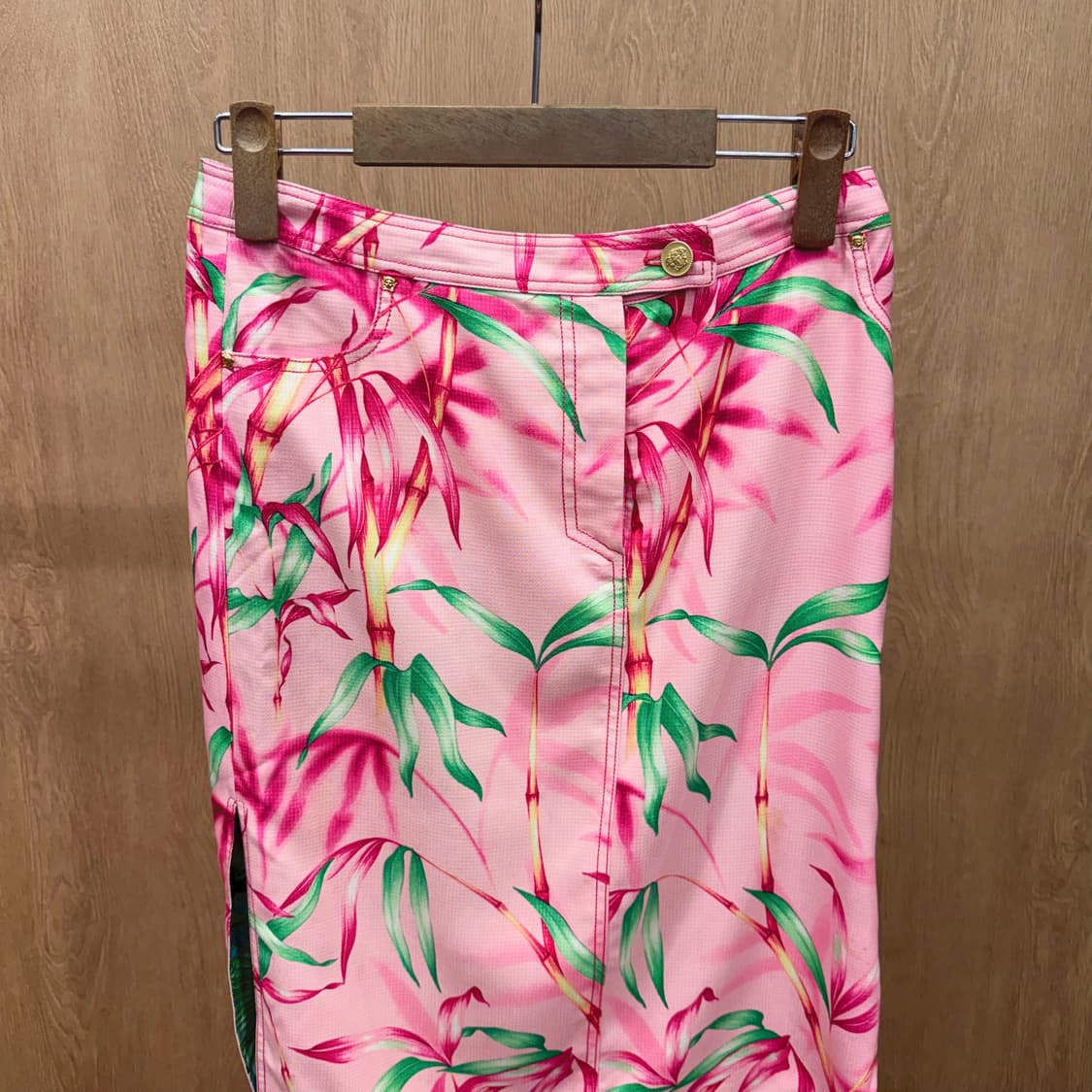 베르사체 미디 스커트 트로피컬 플로럴 프린팅 사이드 슬릿 H라인 핑크 상품이미지4