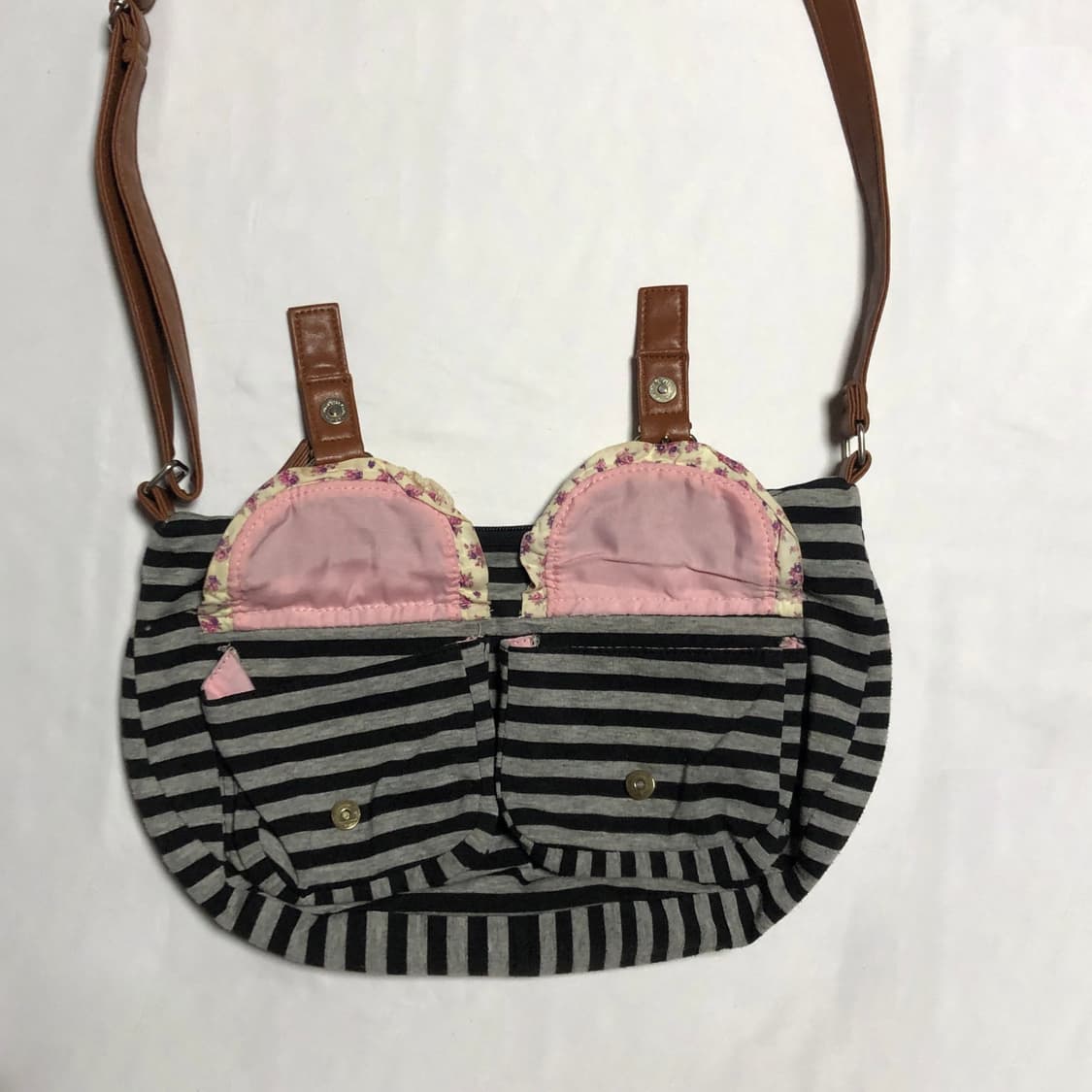 스트라이프 레더 크로스백  그레이 상품이미지6