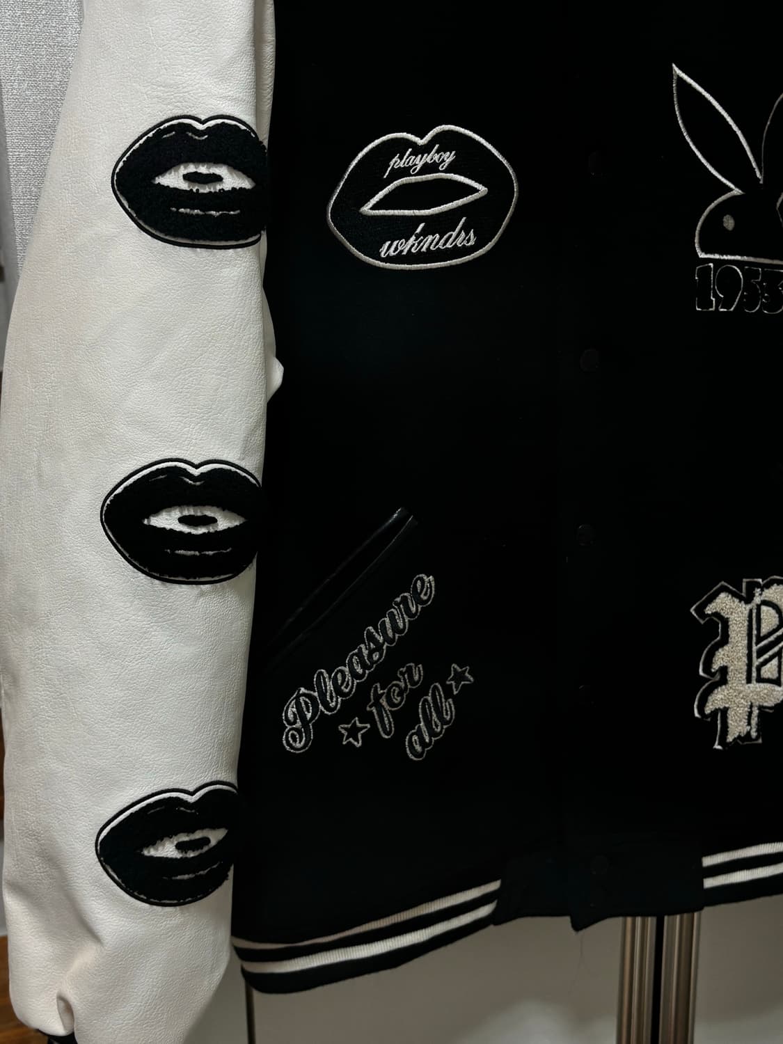 위켄더스X플레이보이 콜라보 바시티 자켓 상품이미지3