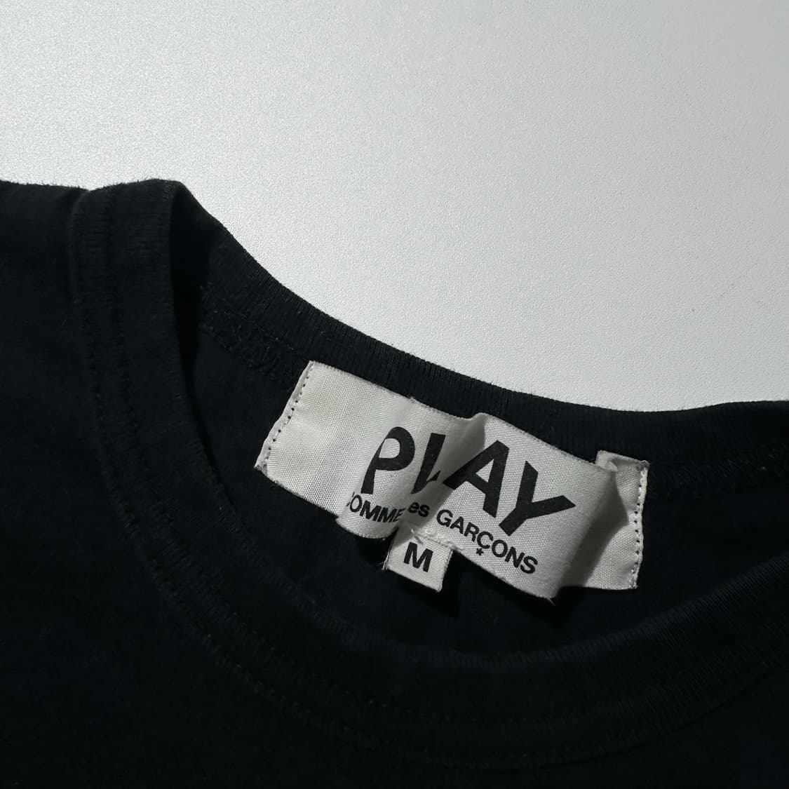 꼼데가르송 플레이 더블 하트 와펜 반팔 티셔츠 블랙 상품이미지4