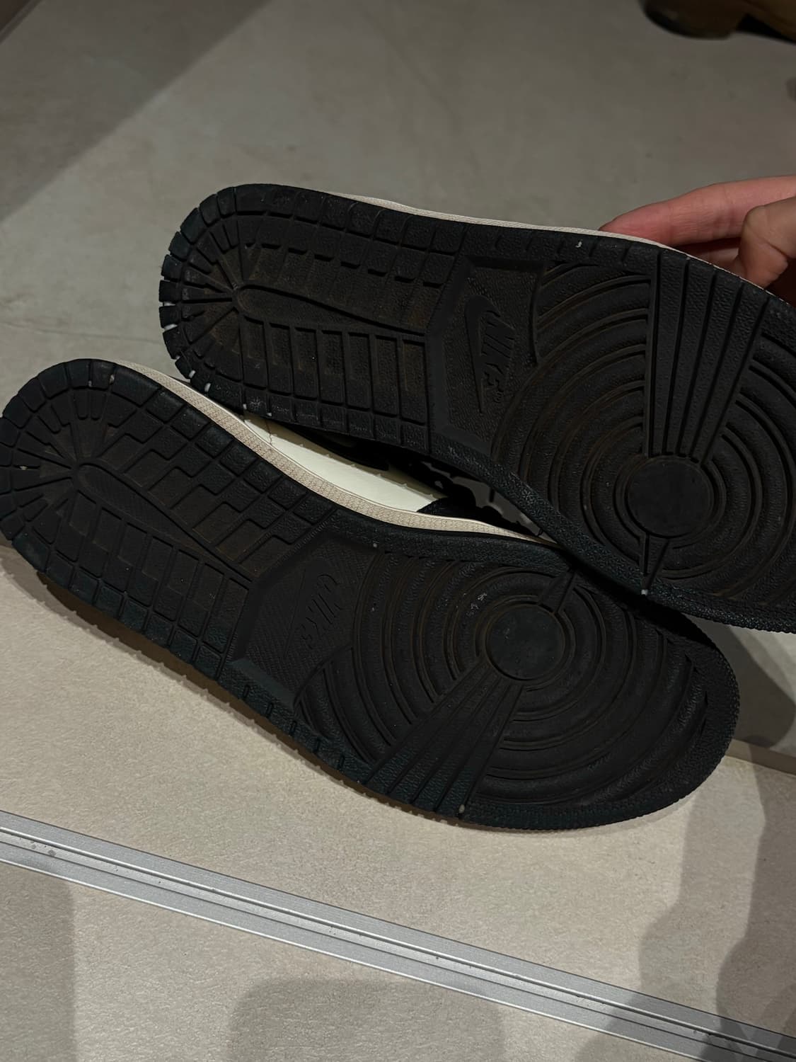 나이키 에어 조던 1 하이 블랙 모카 265 상품이미지9