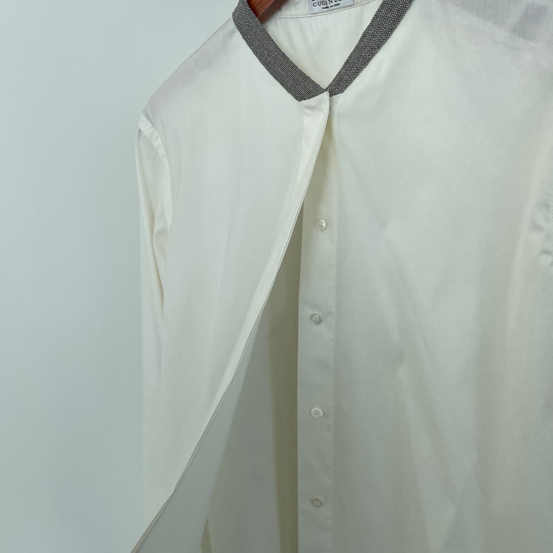 브루넬로 쿠치넬리 히든 버튼 논카라 셔츠 상품이미지4