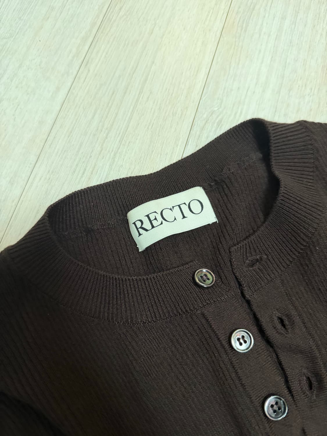 렉토 헨리넥 니트 판매합니다 상품이미지3