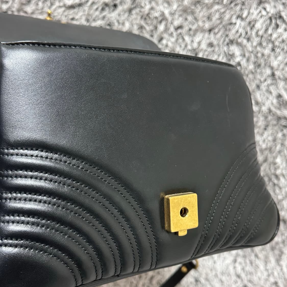 구찌 GG 마몬트 마틀라세 탑 핸들백 스몰 상품이미지7