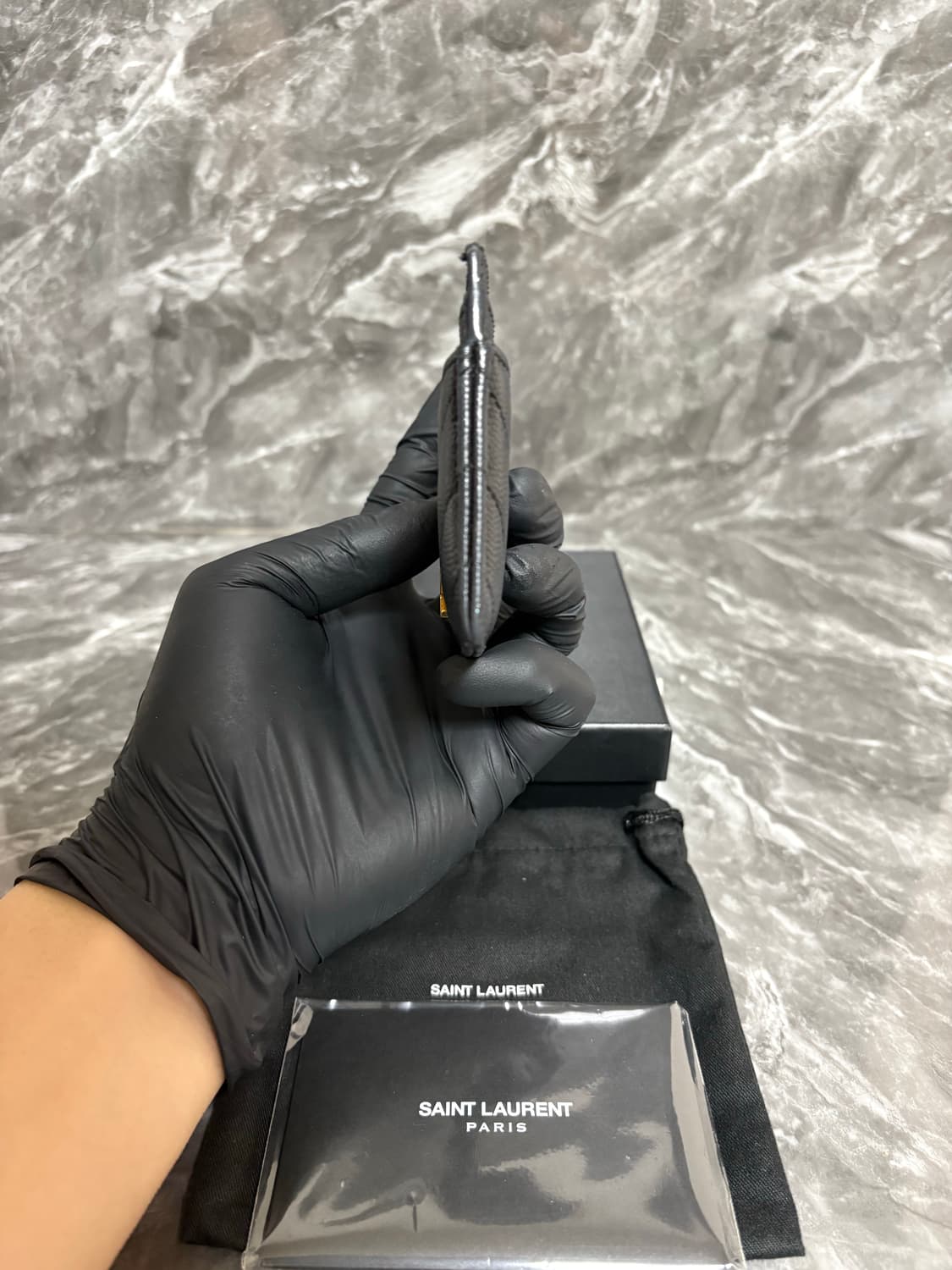 입생로랑 그랑 드 뿌드르 마틀라세 카드지갑 상품이미지4