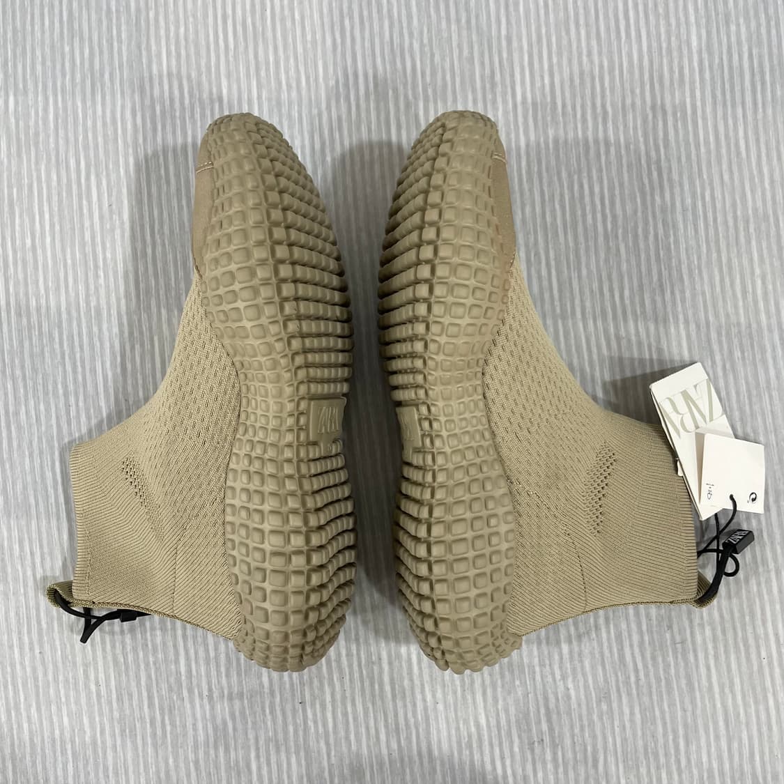 703) ZARA 자라 삭스 스니커즈 230mmm 상품이미지5