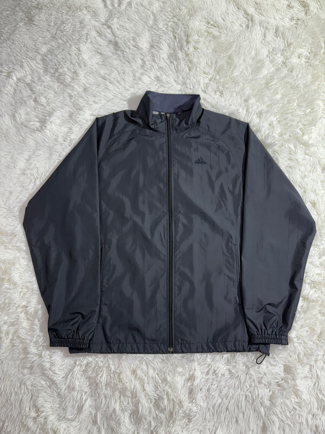 아디다스 블랙 스몰로고 디테일 바람막이  상품이미지3