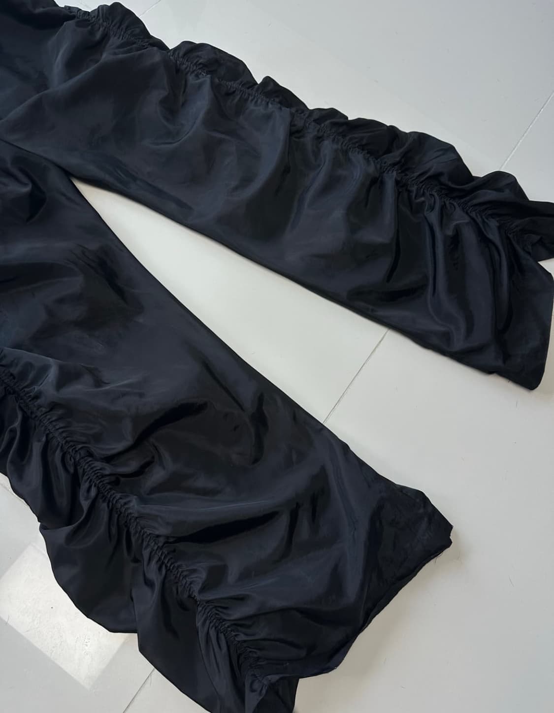 블랙 셔링 디테일 팬츠 상품이미지3