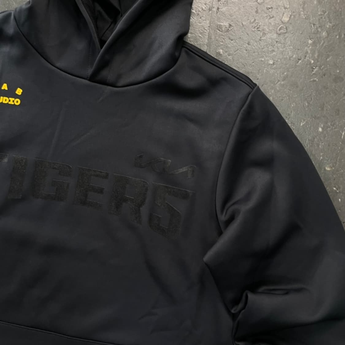 95 아이앱 스튜디오 x 기아 타이거즈 후드티 상품이미지2