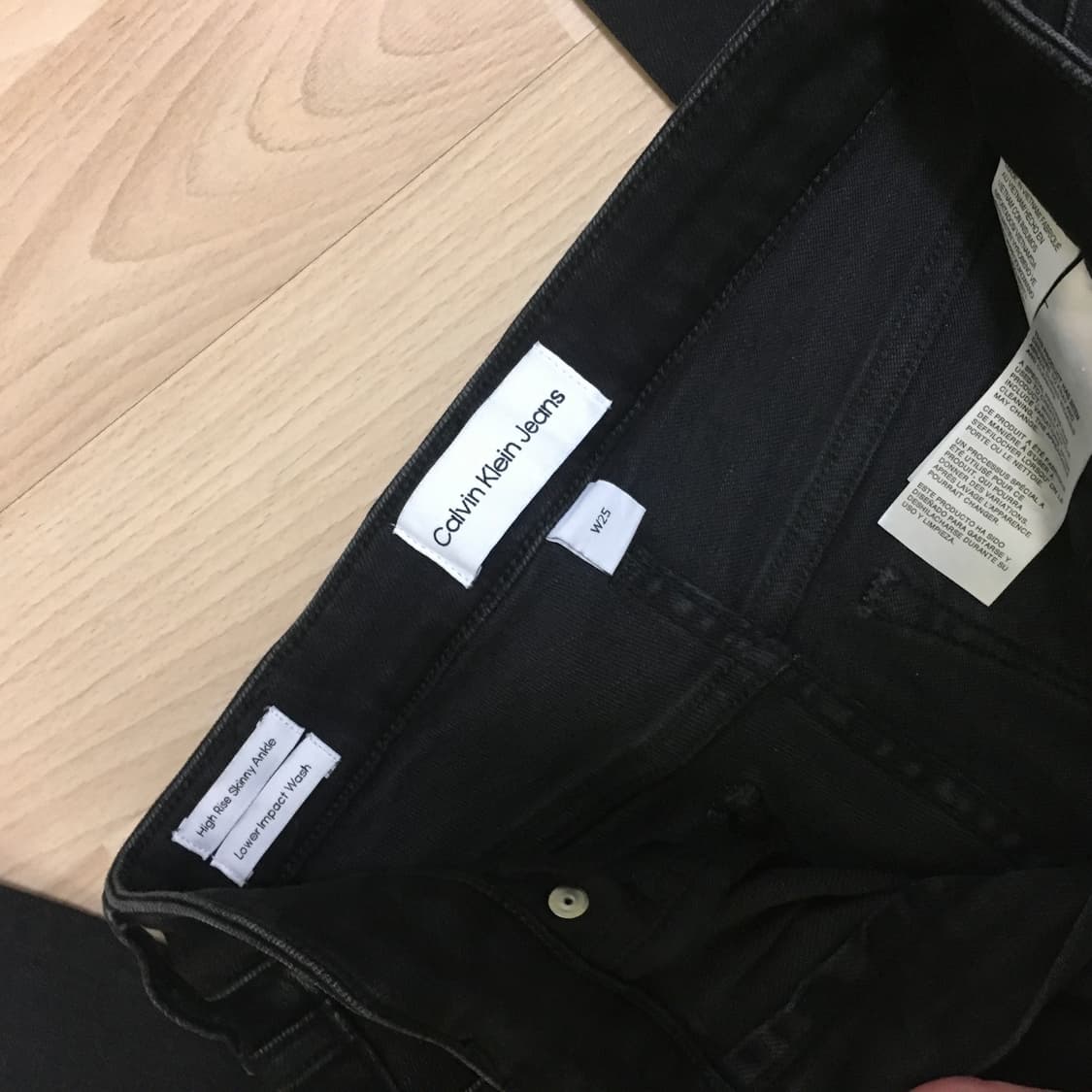 캘빈클라인 워시드블랙 하이라이즈 스키니핏 앵클 데님 상품이미지4