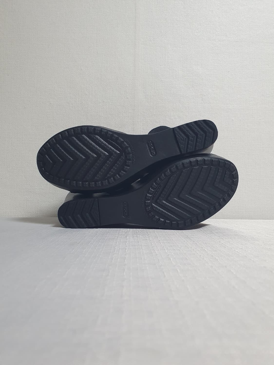 240mm 크록스 레이2 크로스 스트랩 앵클 웨지 블랙 W7 상품이미지8