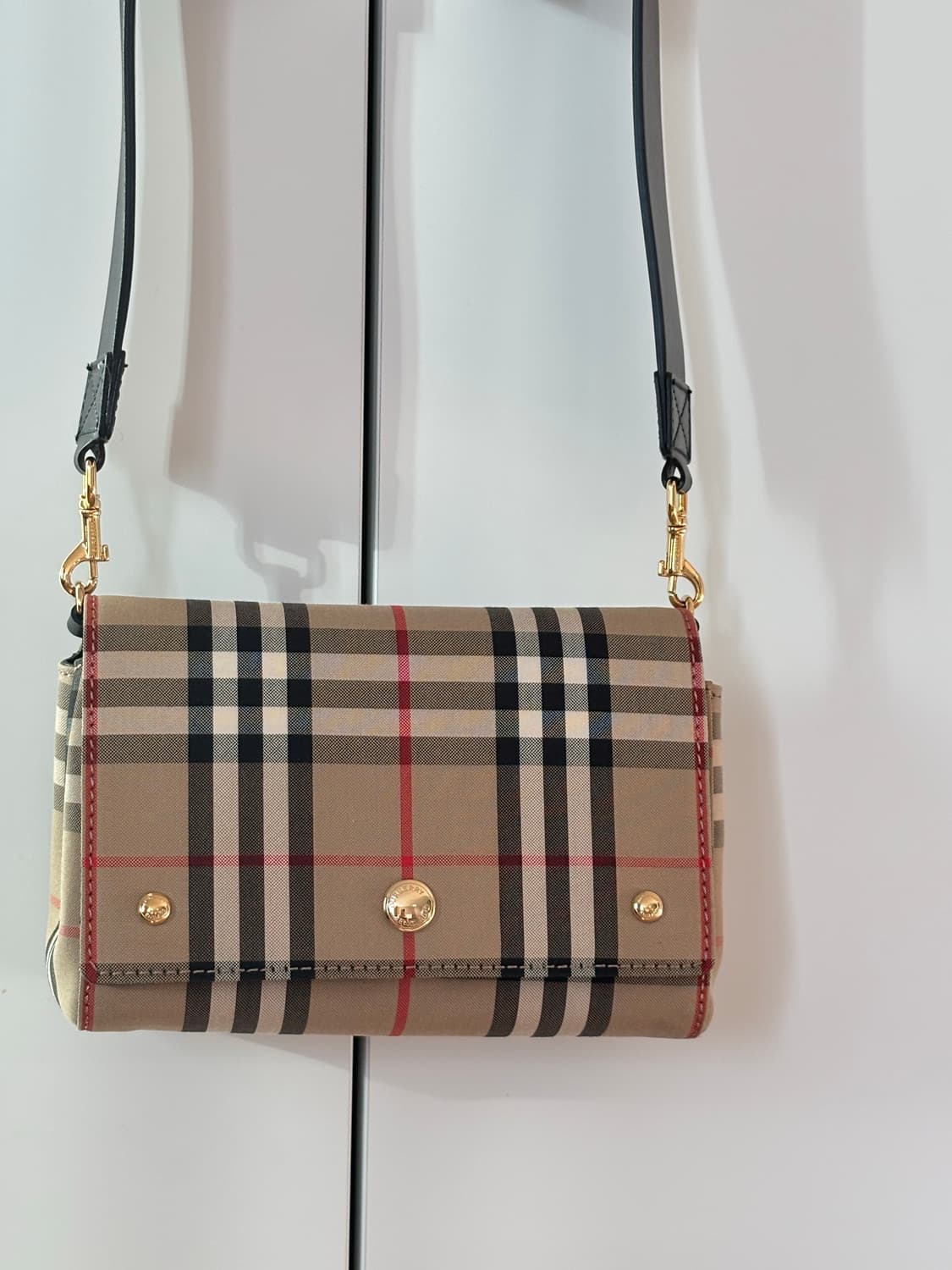 버버리 체크 크로스백 상품이미지1