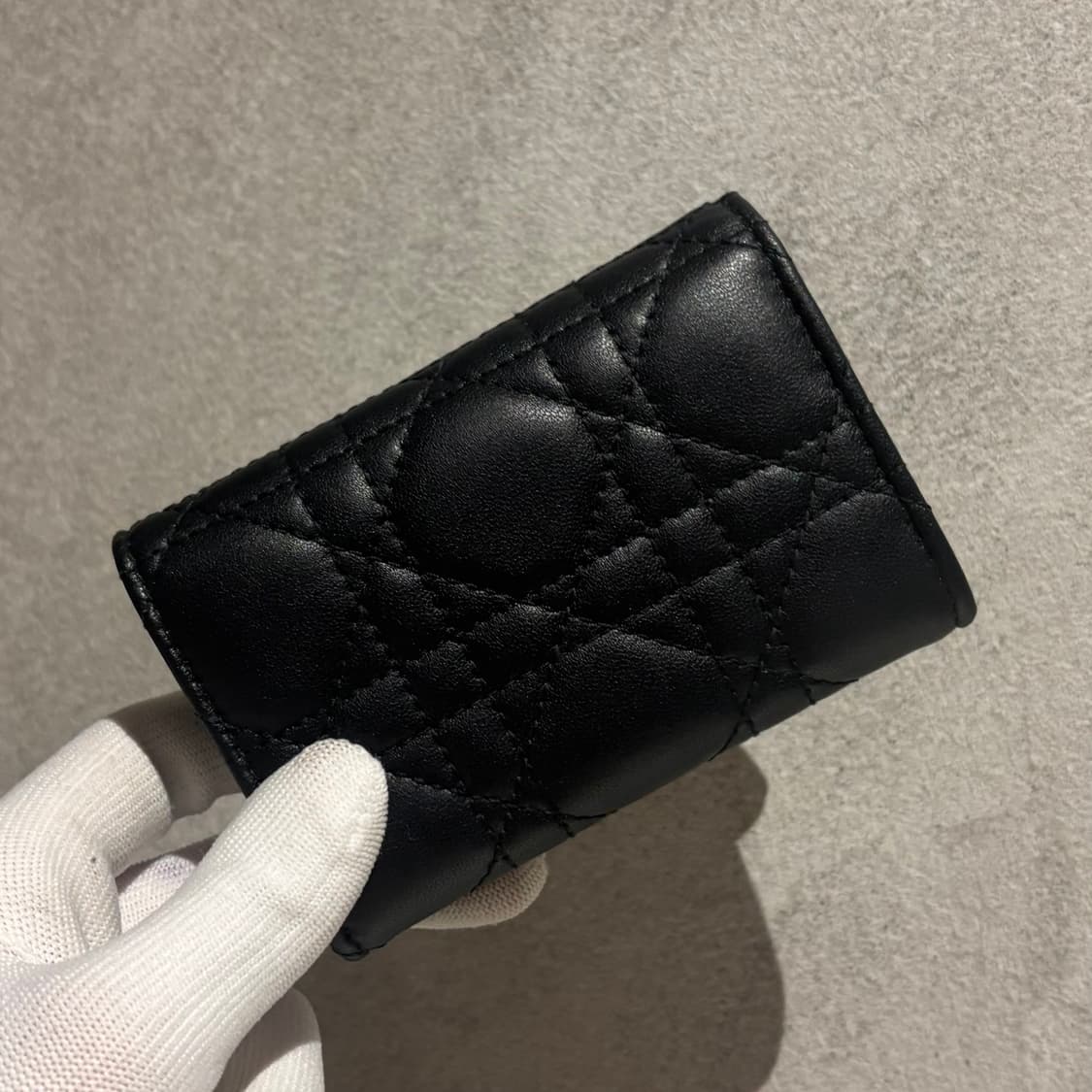 디올 글리신 까나쥬 램스킨 카드지갑 상품이미지2