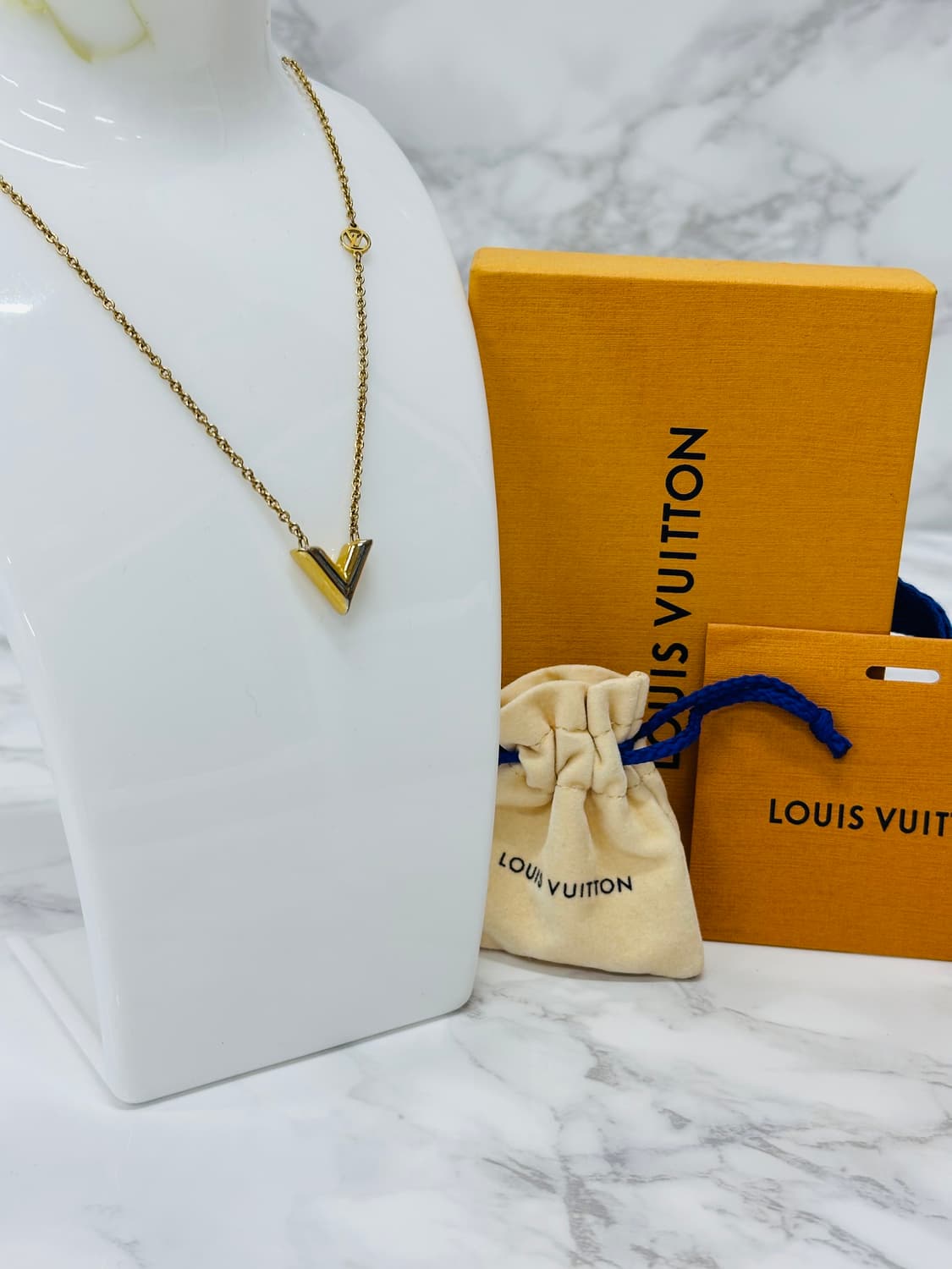 루이비통 에센셜 목걸이 금장 상품이미지1