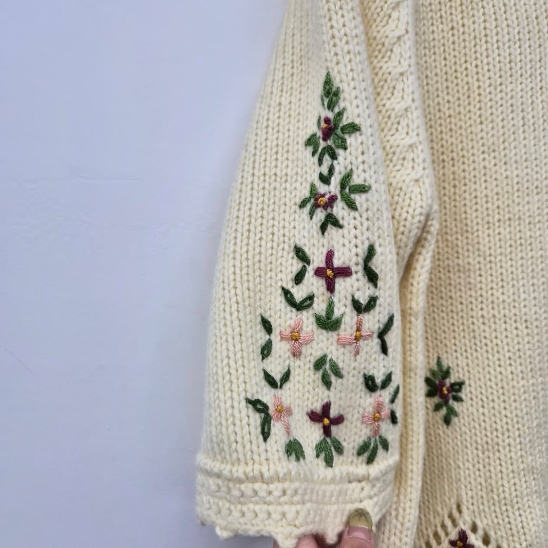 핸드메이드 아이보리색 꽃무늬 자수 니트 여성 M 상품이미지3