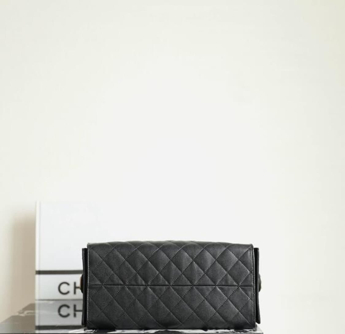 샤넬 블랙 퀼팅 호보백 상품이미지6