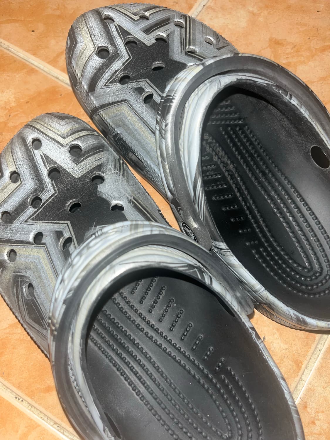 크록스 별무늬 클래식 디스코 클로그 240 상품이미지4