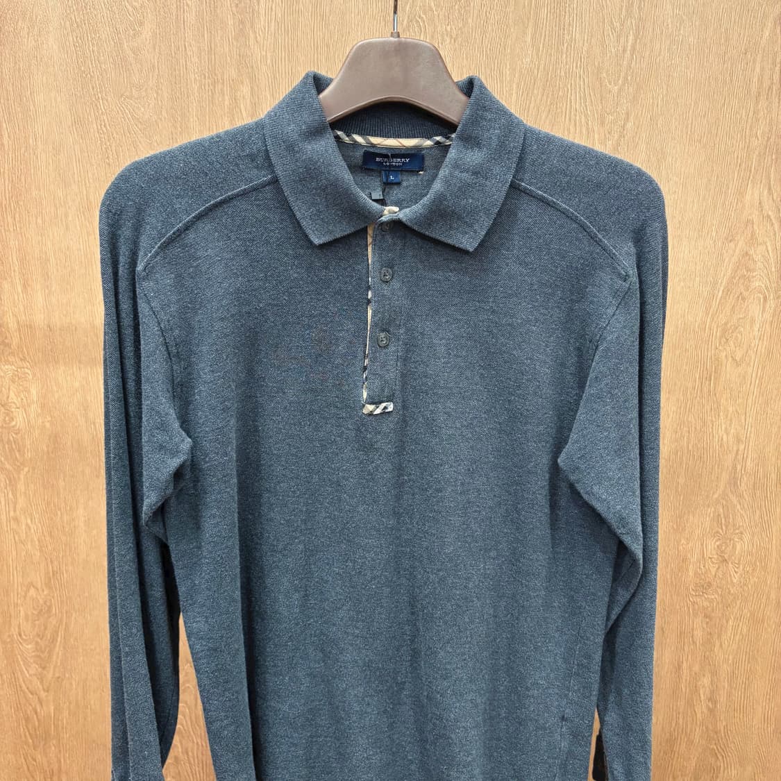 버버리 런던 코튼 롱슬리브 티셔츠 노바 체크 트리밍 버튼 디테일 차콜 상품이미지4