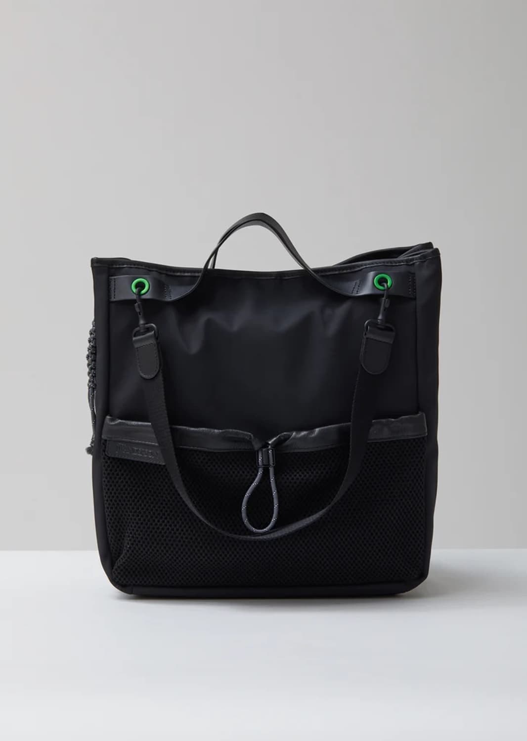 JW Anderson 블랙 나일론 토트 백 (크기변형) 상품이미지1