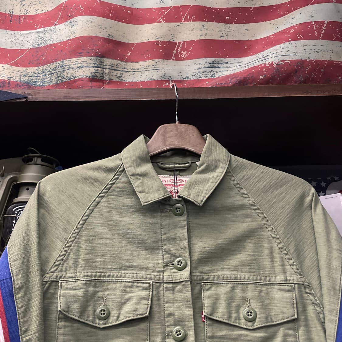 리바이스 밀리터리 트랙 크롭 사이드라인 자켓 N117 상품이미지3