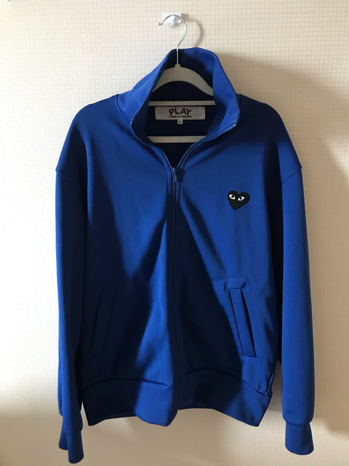 꼼데가르송 빅 블랙 하트 프린트 트랙 자켓 블루 상품이미지2