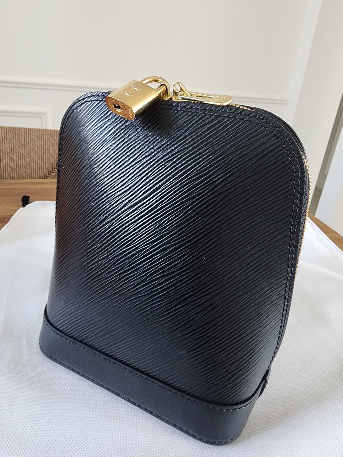 (정품)루이비통 알마 BB 에삐 블랙 백팩 상품이미지2