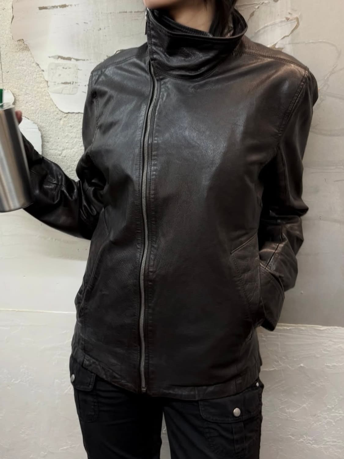 릭오웬스맛) 코데즈컴바인 하이넥 사선 카우 레더 자켓 상품이미지3