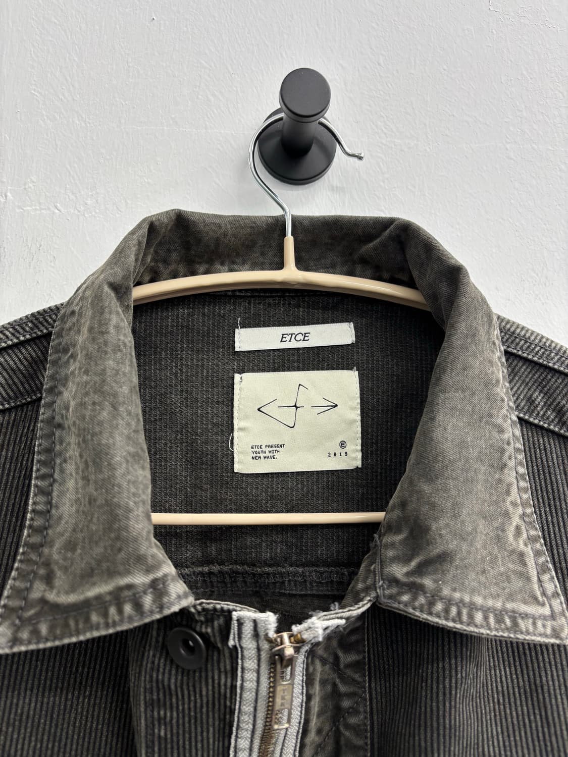 이티씨이 (ETCE) 레이어드 지퍼 디테일 워시드 트러커 자켓 상품이미지3