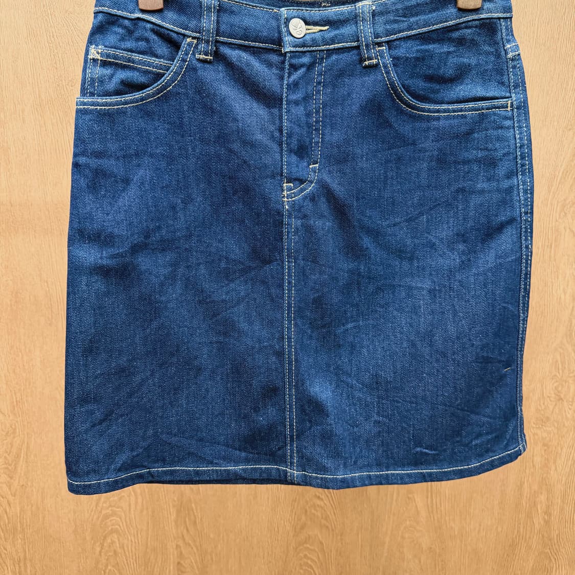 캘빈클라인 진스 데님 미디 스커트 백 포켓 로고 탭 디테일 진청 상품이미지5