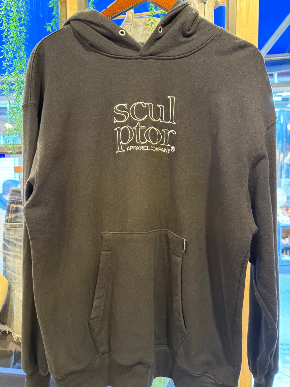 스컬프터 자수로고 블랙 후드티 상품이미지1