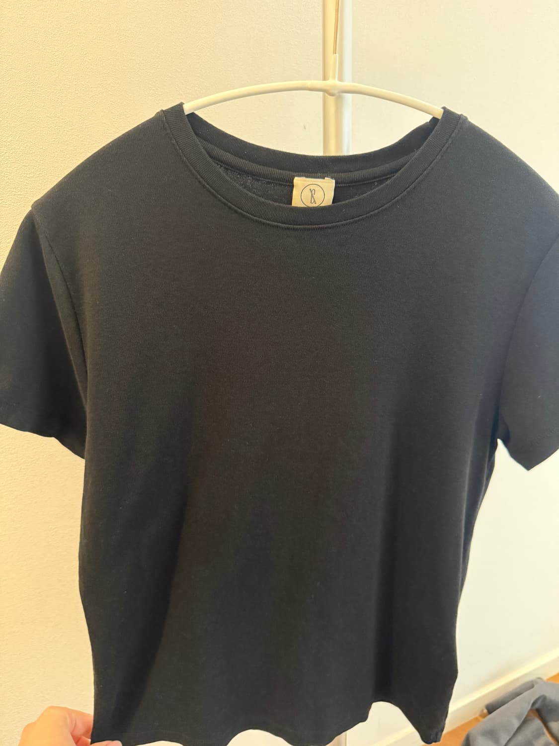 식스앤어하프 크루넥티 블랙 반팔 M 상품이미지2