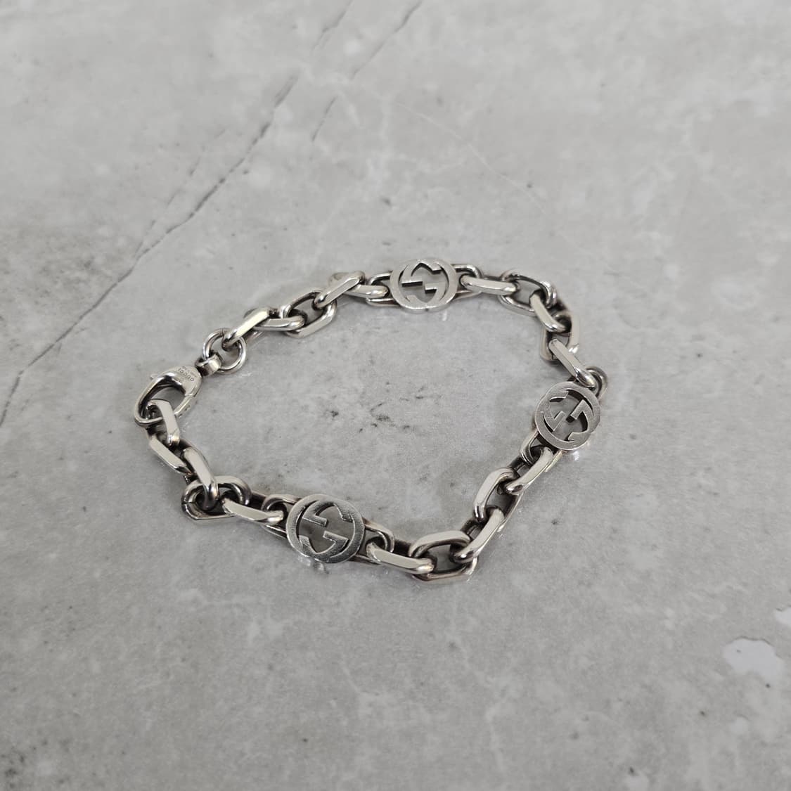 구찌 인터로킹 G 체인 실버 팔찌 17호 판매 상품이미지2