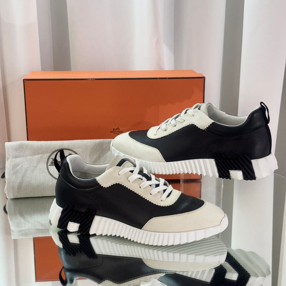 [새상품급/42] 에르메스 바운싱 스니커즈 카프스킨 스웨이드 블랙 화이트 상품이미지2