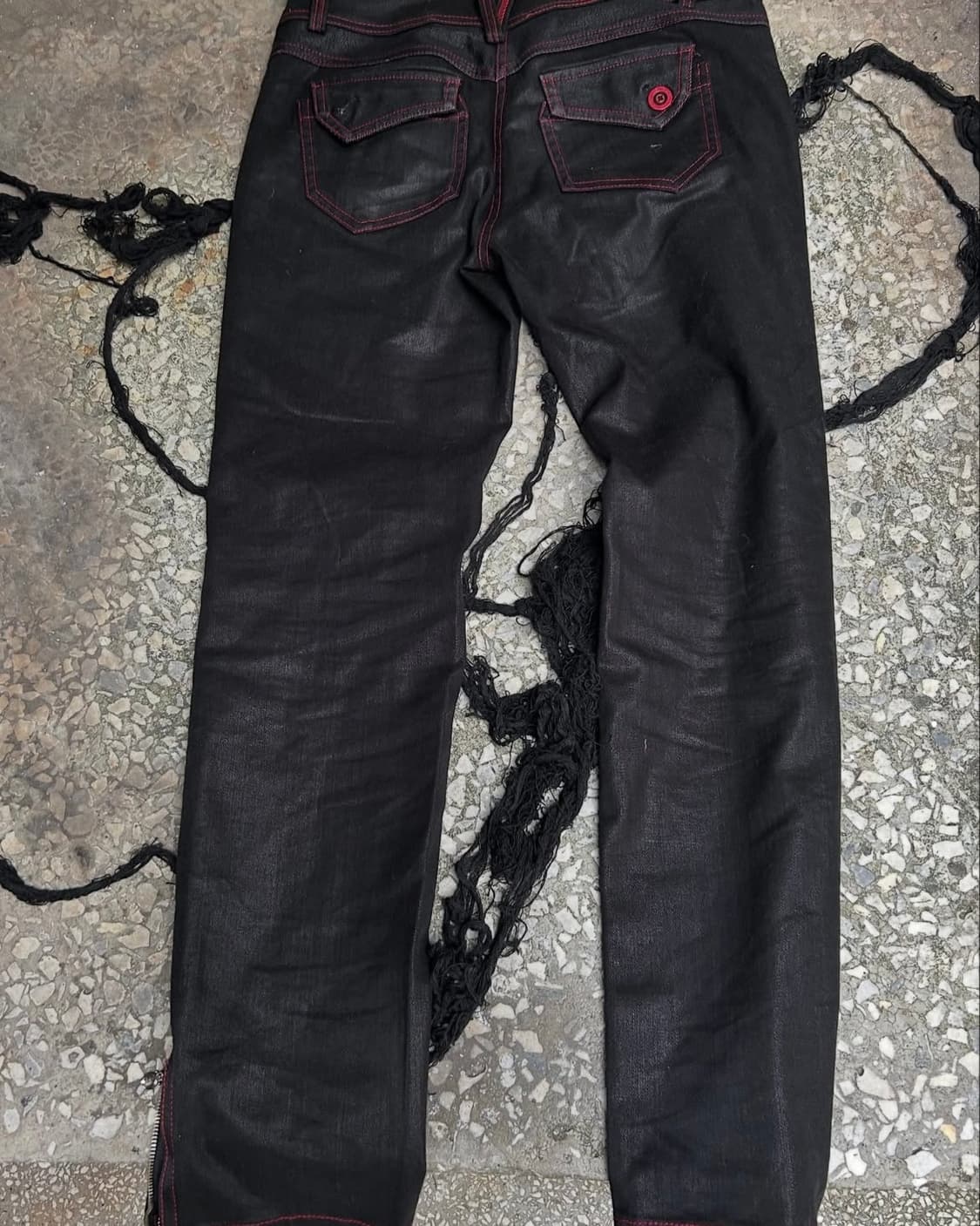 2000s vtg 펑크 데미지 코팅 블랙 슬림핏 팬츠  상품이미지4
