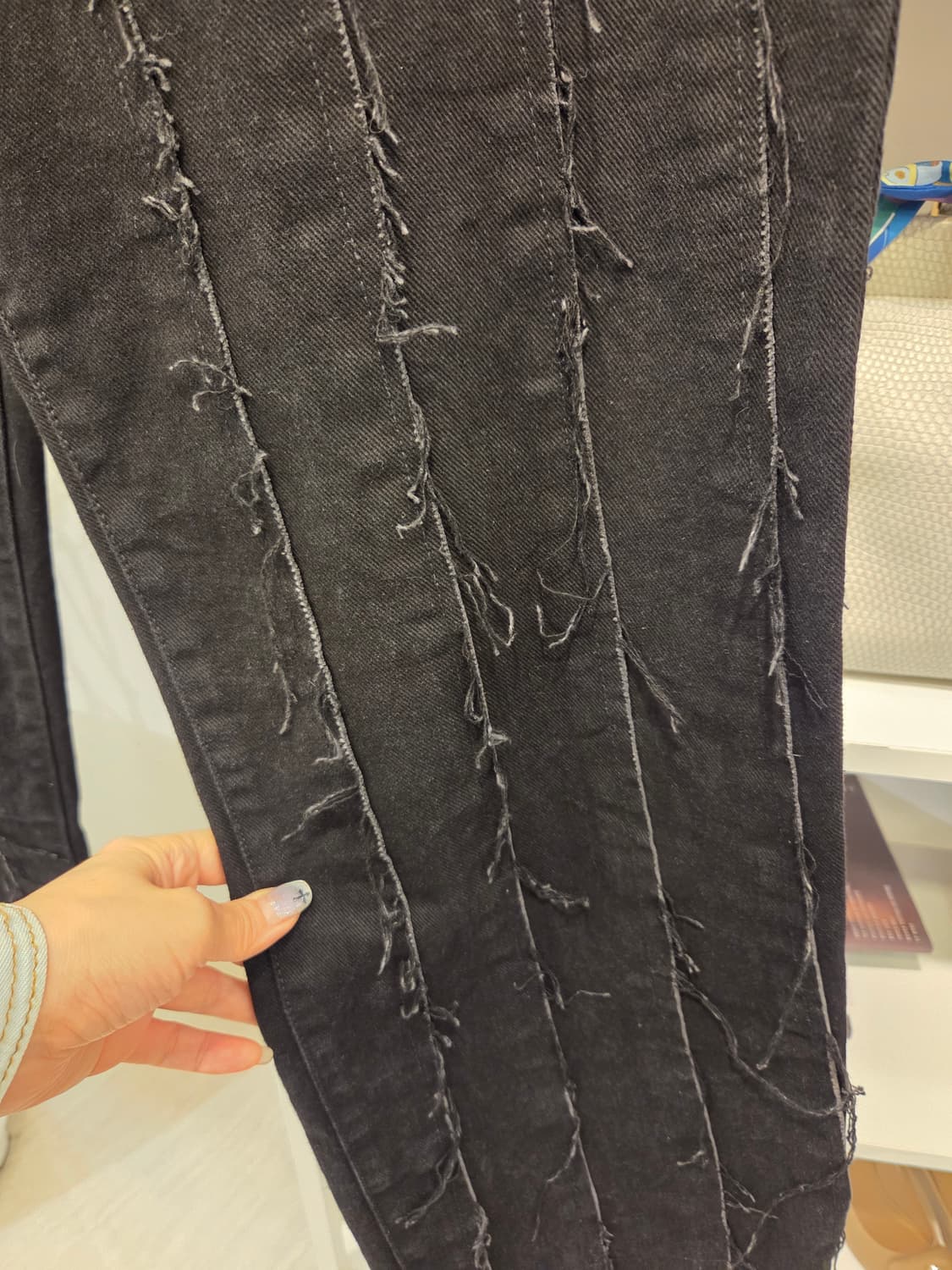 마땡킴 컷팅 프린지 블랙진 S 상품이미지4