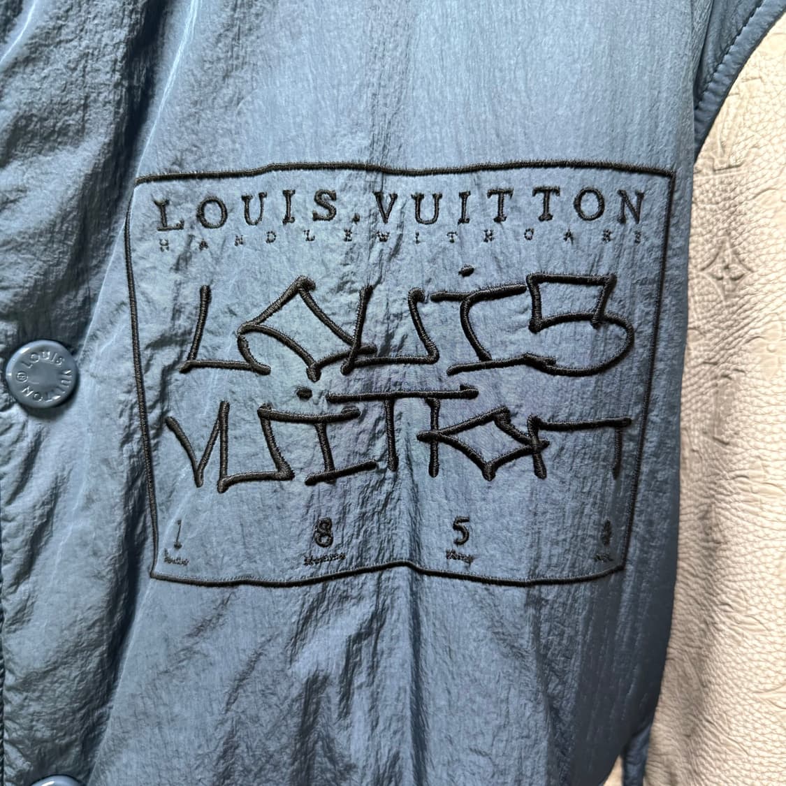 루이비통 믹스드 레더 테디 블루종 바시티 점퍼 자켓 상품이미지5