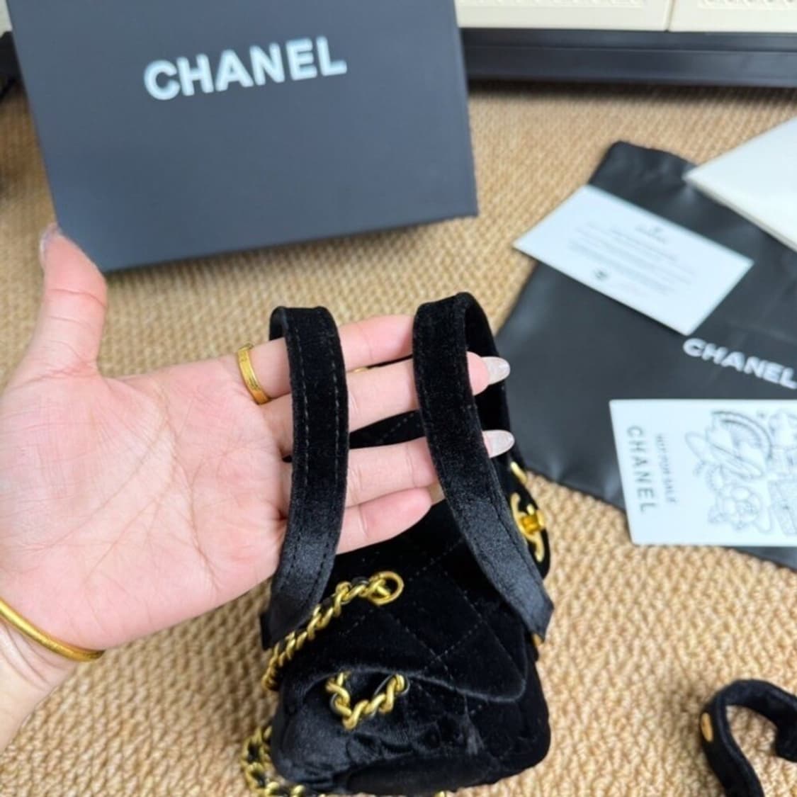 샤넬 뷰티 미니 벨벳 볼링백 크로스백 상품이미지4