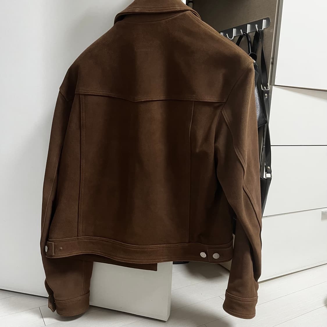 커넥트킨록) 카우 스웨이드 트러커 자켓 (브라운) 상품이미지5