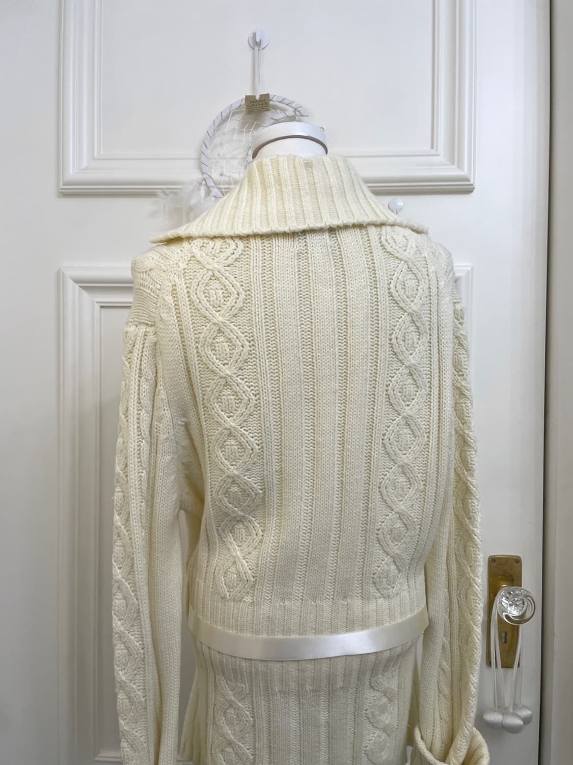 lemon cream wood button long cardigan 상품이미지4