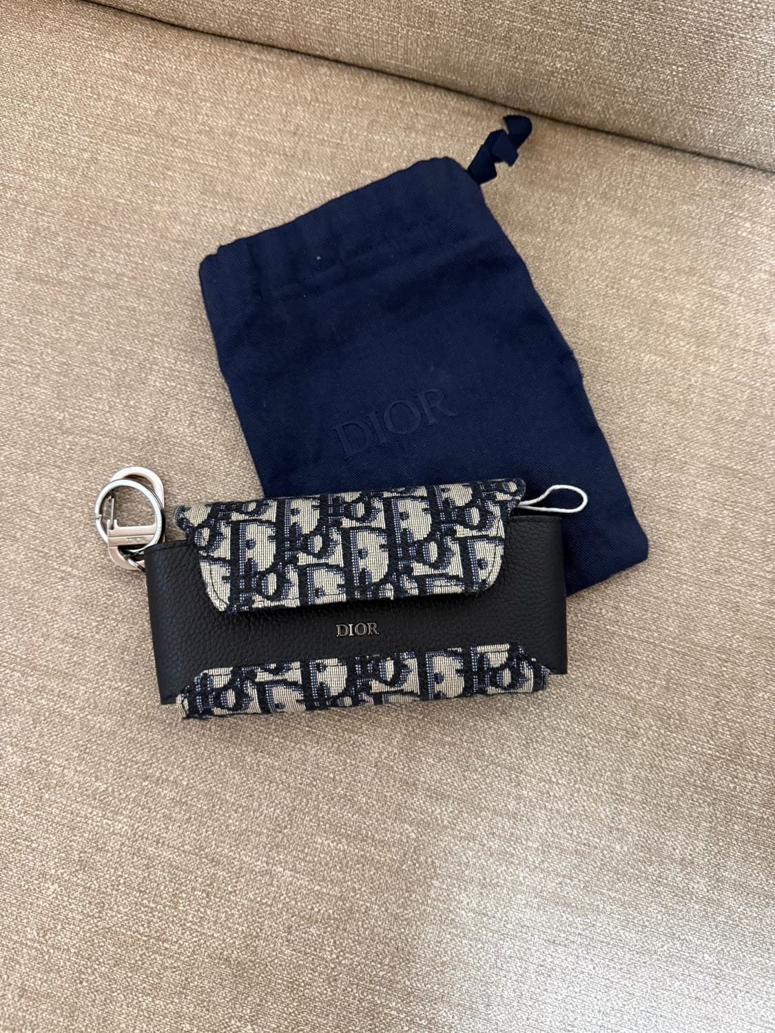 디올 선글라스케이스 키링 상품이미지1
