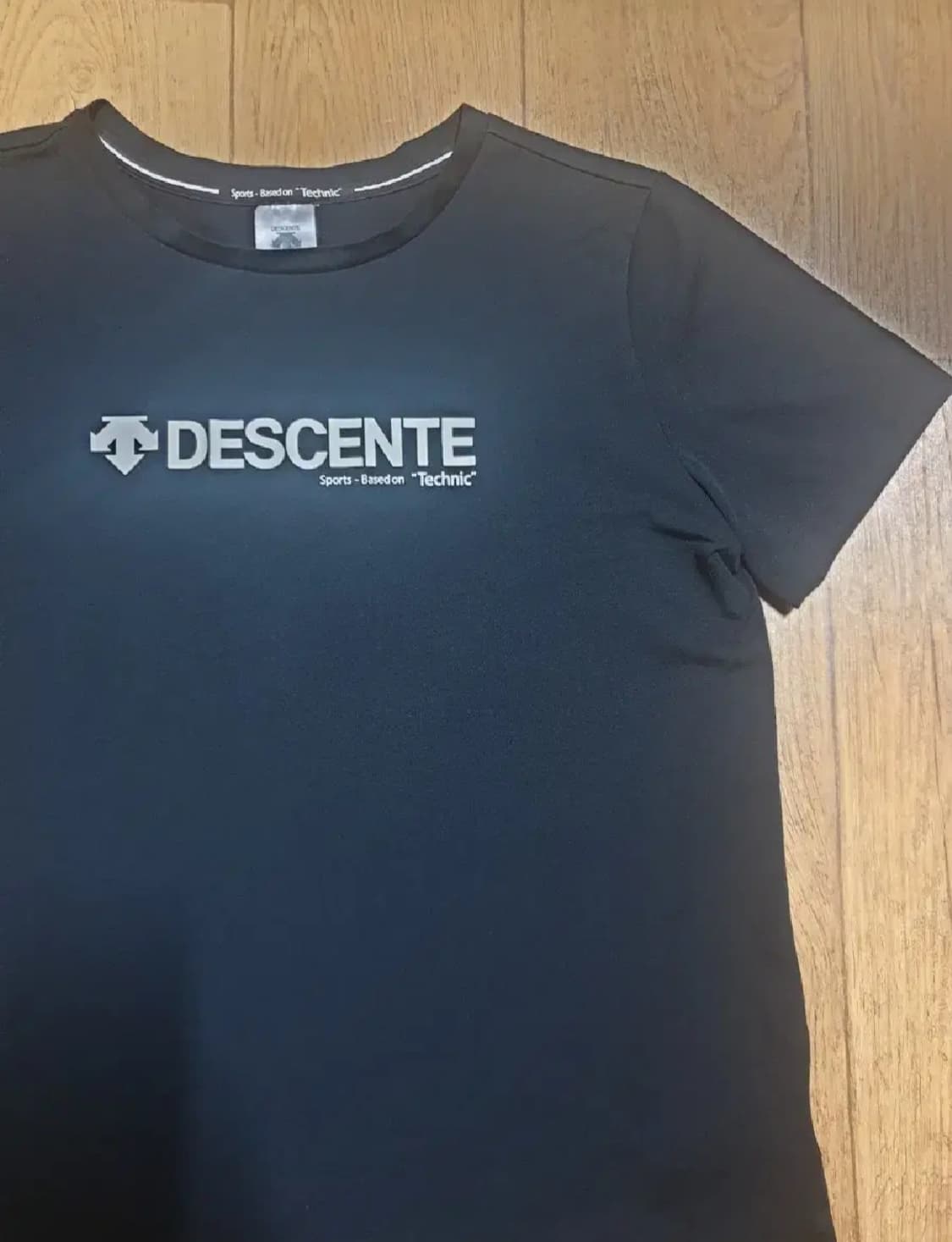 데상트 반팔티 95 사이즈입니다 상품이미지2