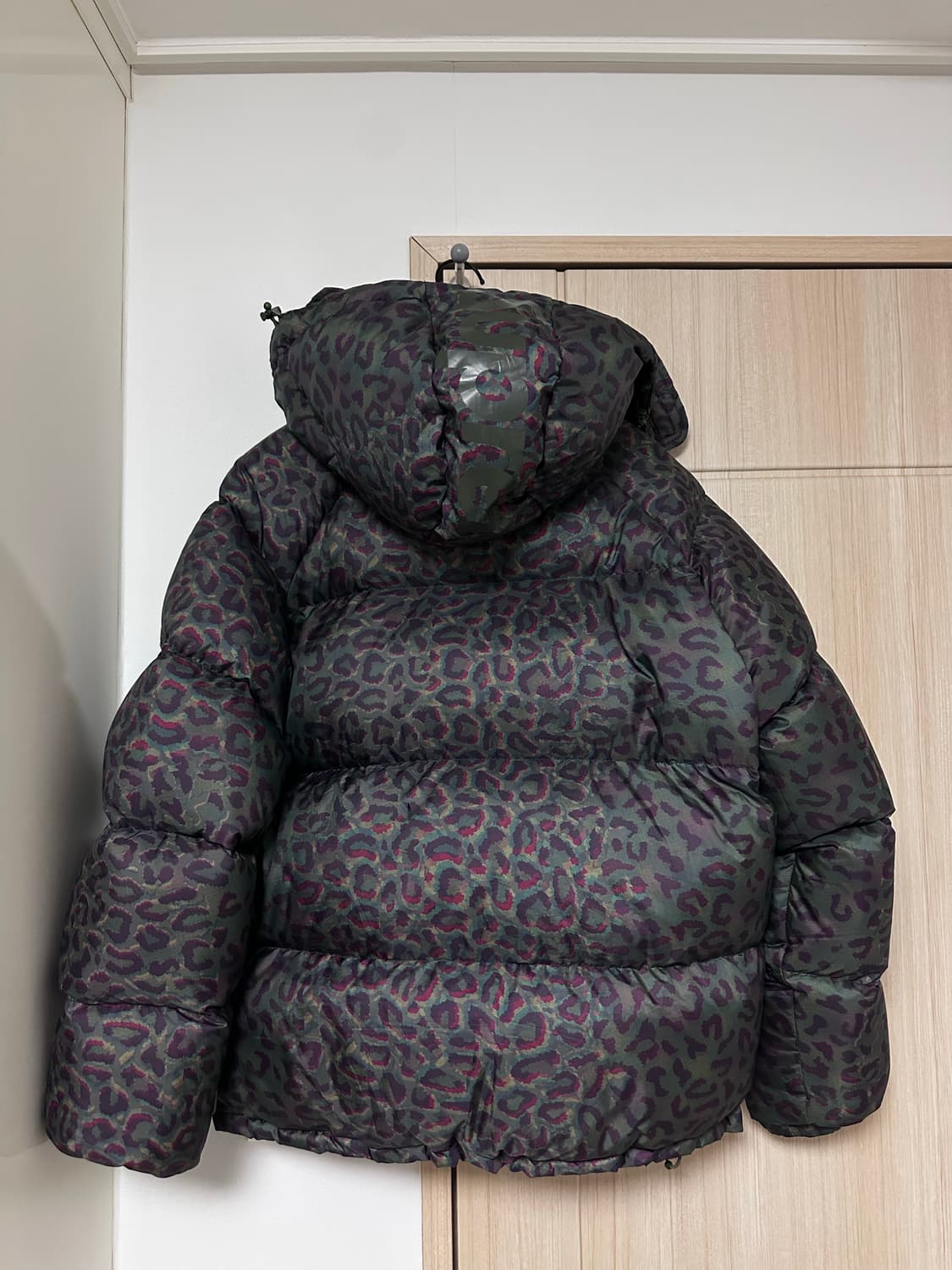 [L] 슈프림 700필 레오파드 패딩 상품이미지2