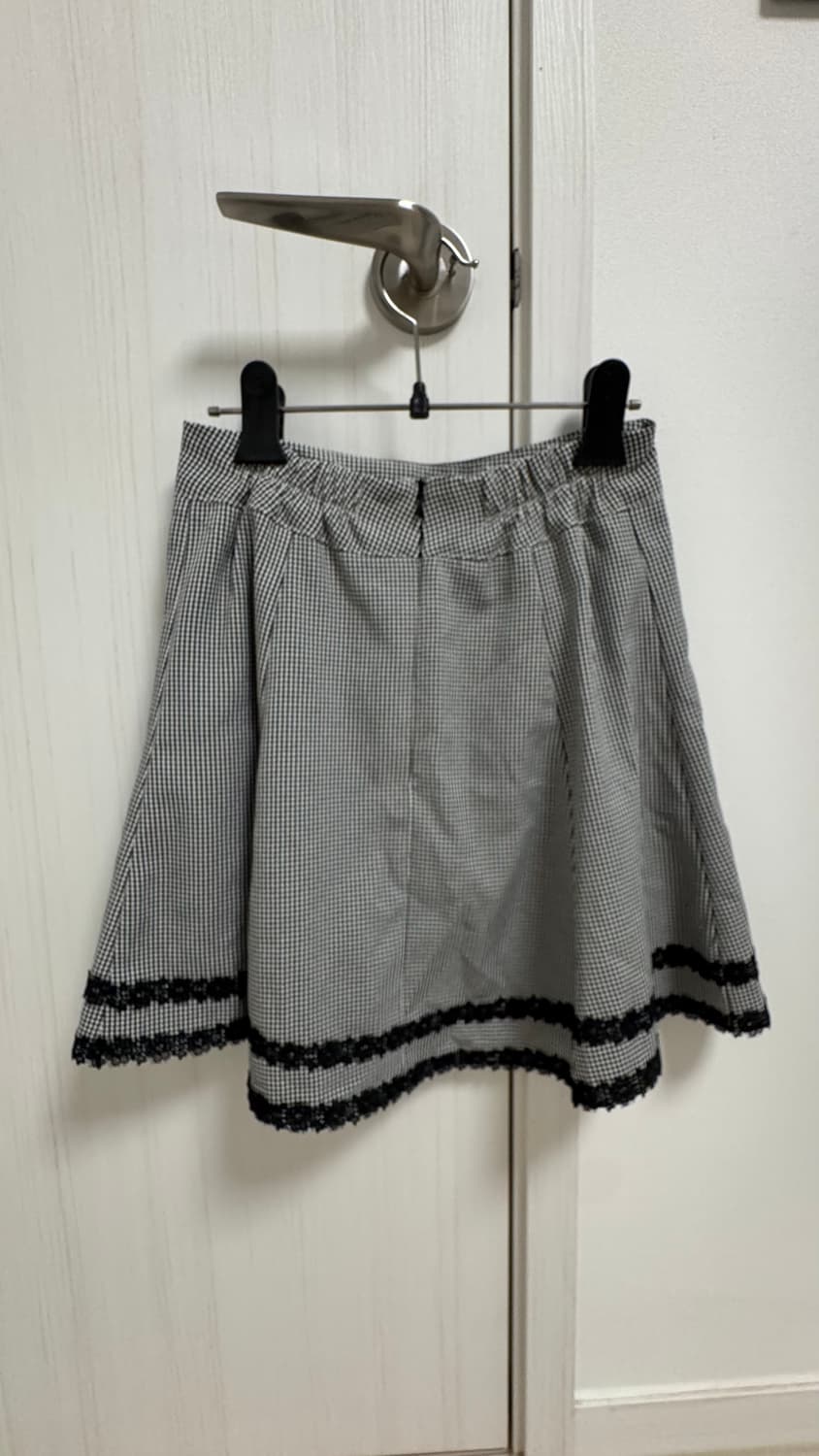 모어댄라이크 체크 패턴 A라인 미니스커트 상품이미지2