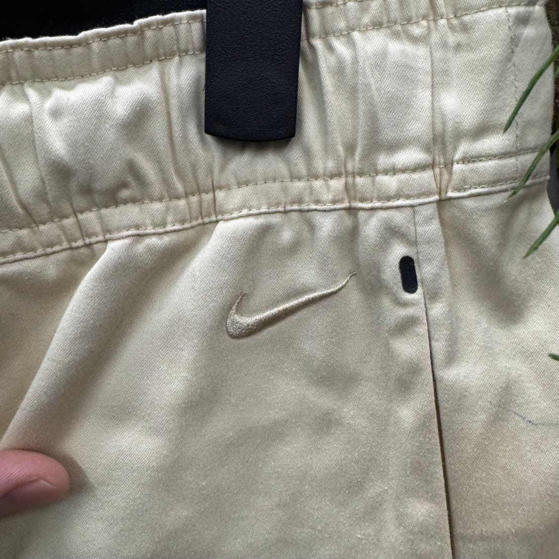 나이키 에센셜 우븐 테이퍼드 팬츠 전후면 로고 포인트 베이지 상품이미지5