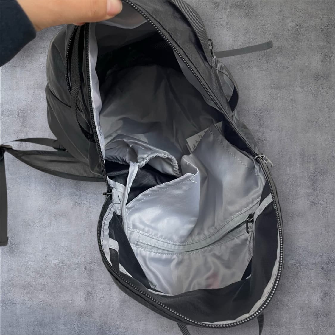 아크테릭스 Arc'teryx 블랙 헬리아드 15L 백팩 상품이미지5