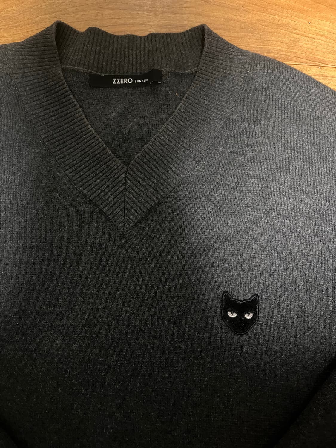 지제로 송지오 브이넥니트50 차콜 상품이미지3