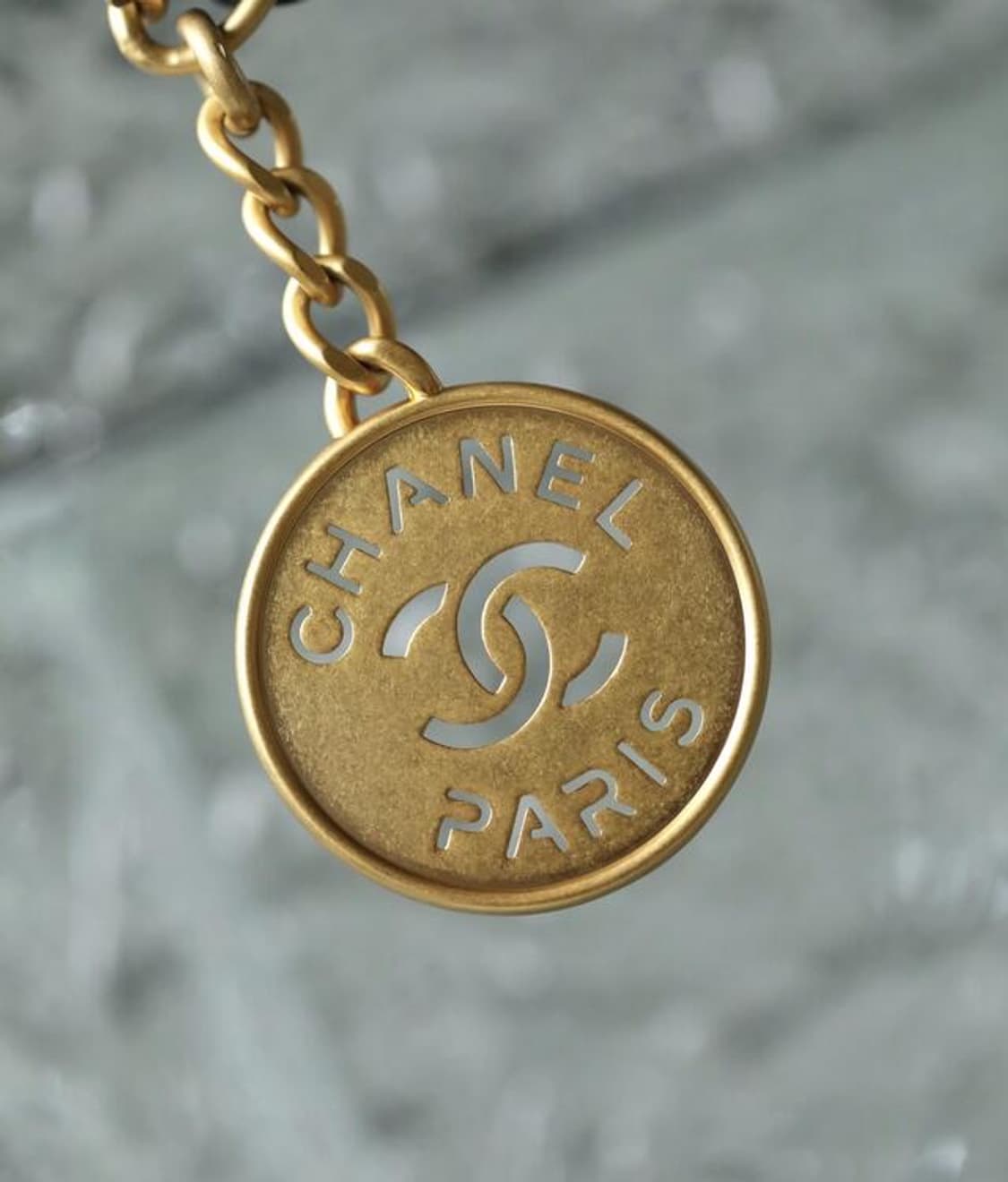 샤넬 투투백 블랙 퀼팅 금장 체인 상품이미지10