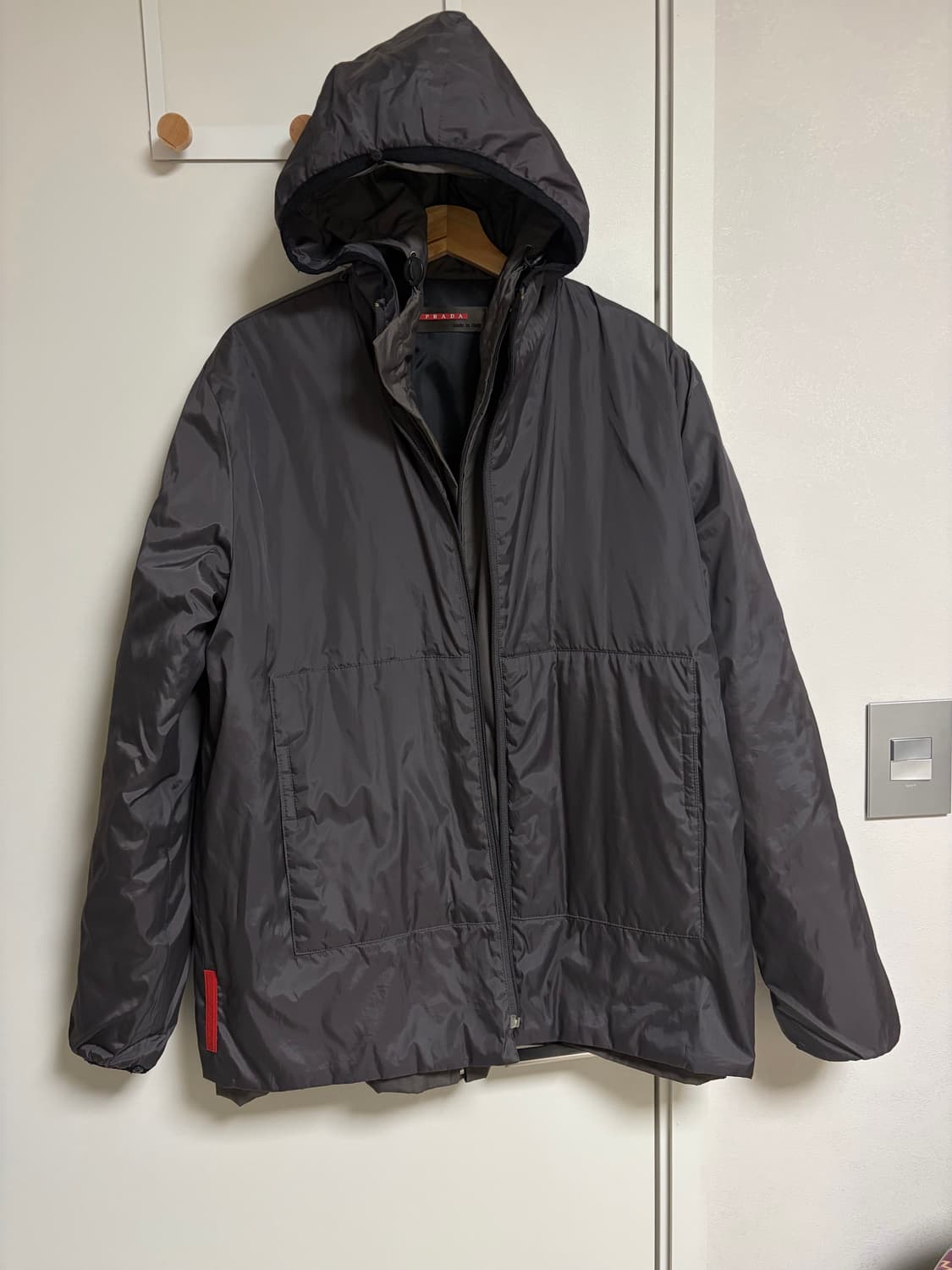프라다 후드 레이어드 바람막이 패딩 상품이미지1